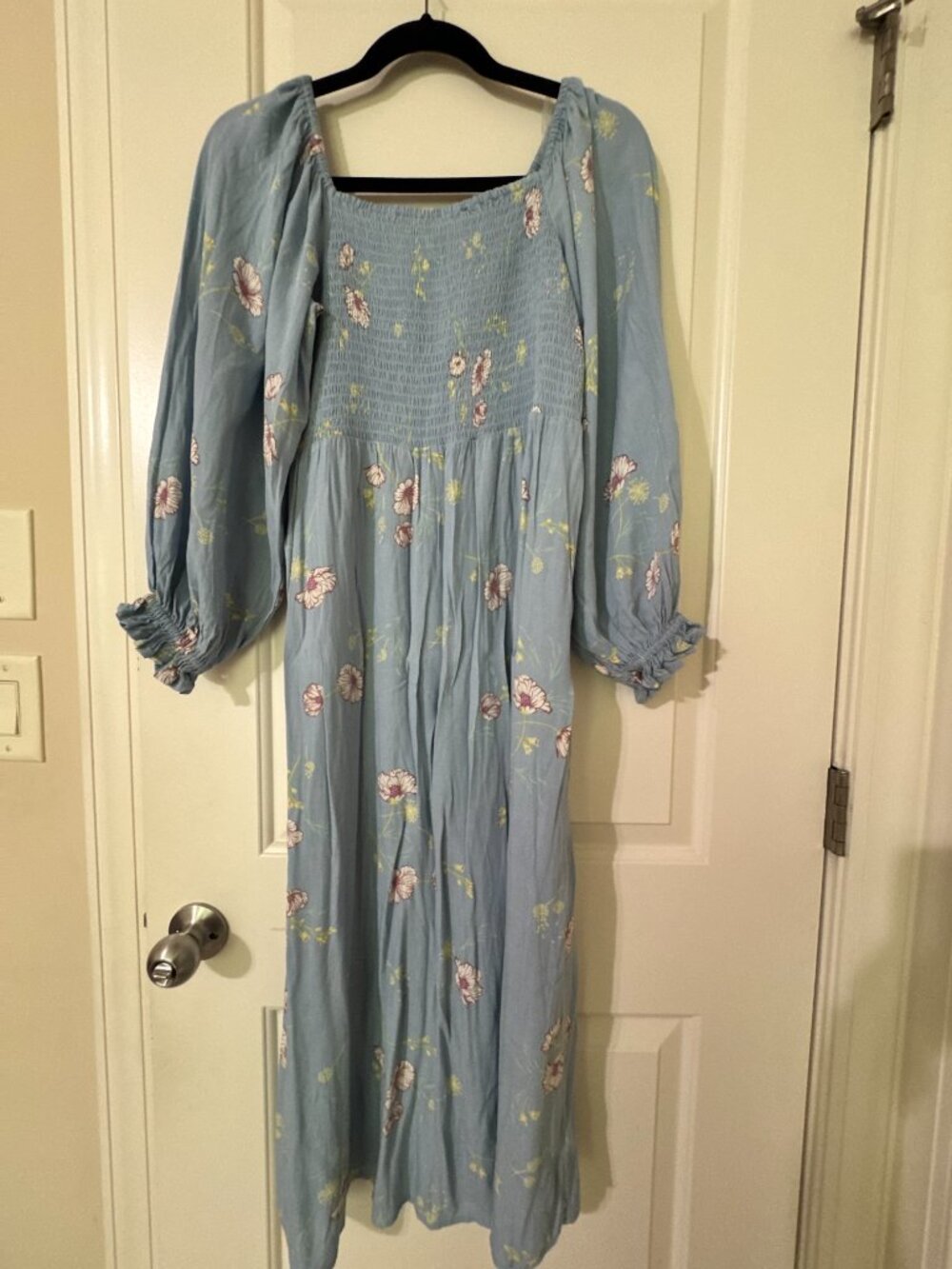 a.n.a Dusty Blue Floral Print Smocked Puff Sleeve Top - Small